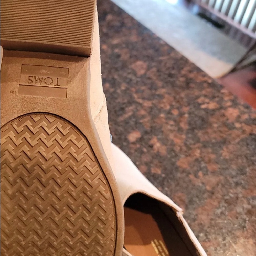 Toms booties size W8‎ - Picture 6 of 6